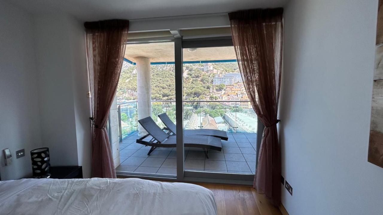 Ocean Village Luxury 2 Bed 2 Bath Apartment - Amazing Views - Pools And Jacuzzis Гибралтар Екстериор снимка