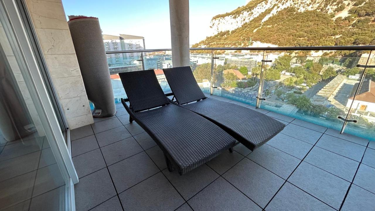 Ocean Village Luxury 2 Bed 2 Bath Apartment - Amazing Views - Pools And Jacuzzis Гибралтар Екстериор снимка