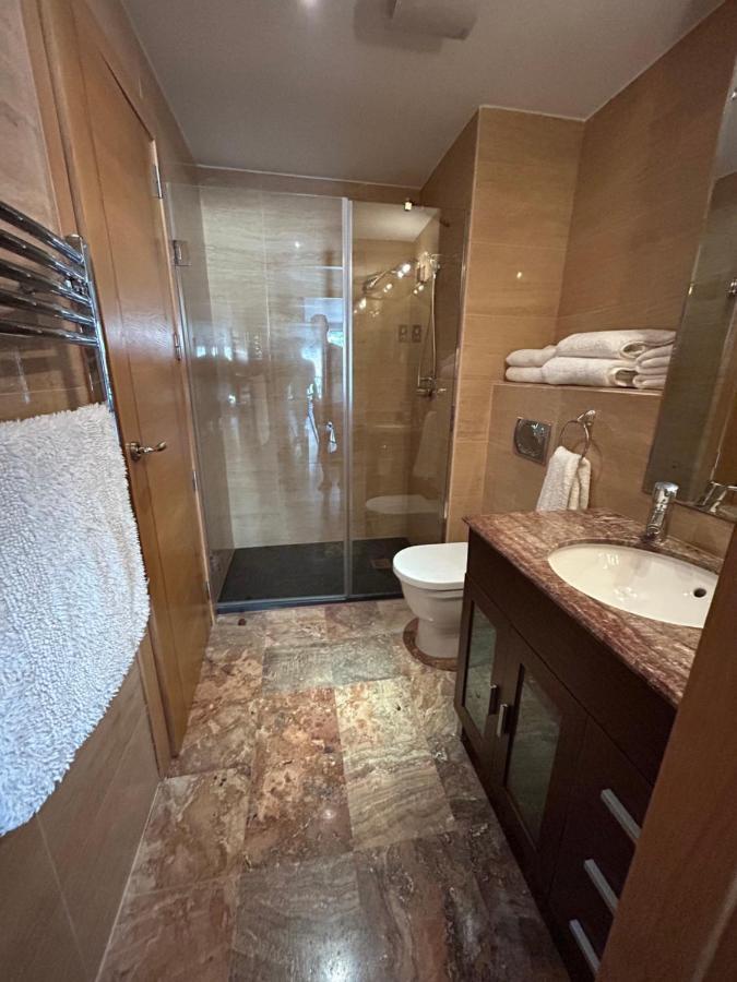 Ocean Village Luxury 2 Bed 2 Bath Apartment - Amazing Views - Pools And Jacuzzis Гибралтар Екстериор снимка