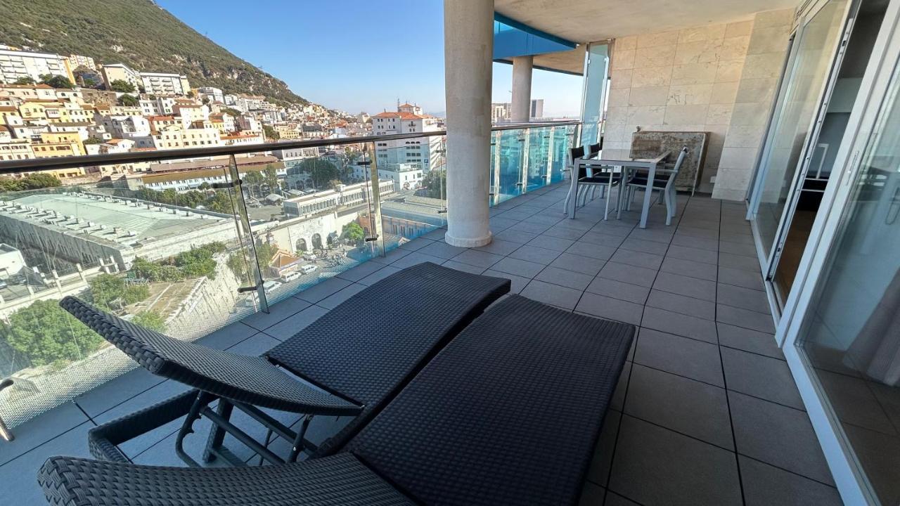 Ocean Village Luxury 2 Bed 2 Bath Apartment - Amazing Views - Pools And Jacuzzis Гибралтар Екстериор снимка