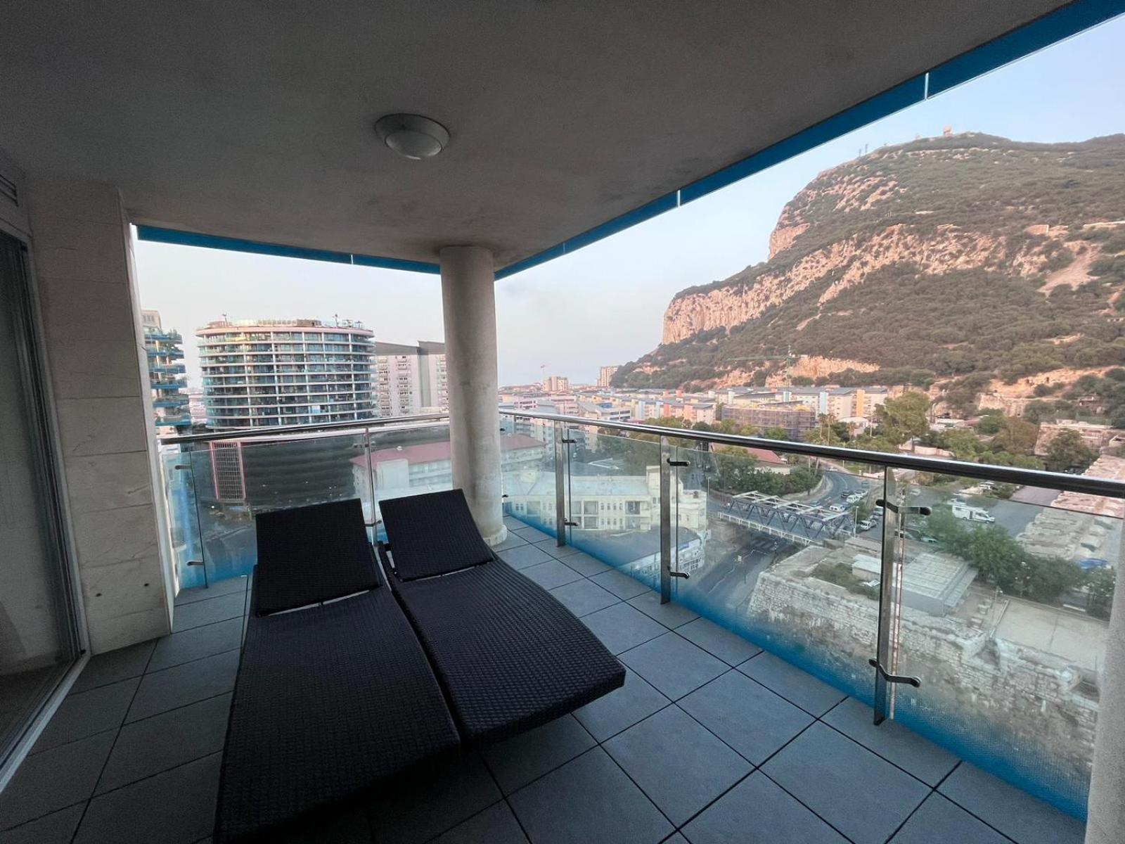 Ocean Village Luxury 2 Bed 2 Bath Apartment - Amazing Views - Pools And Jacuzzis Гибралтар Екстериор снимка