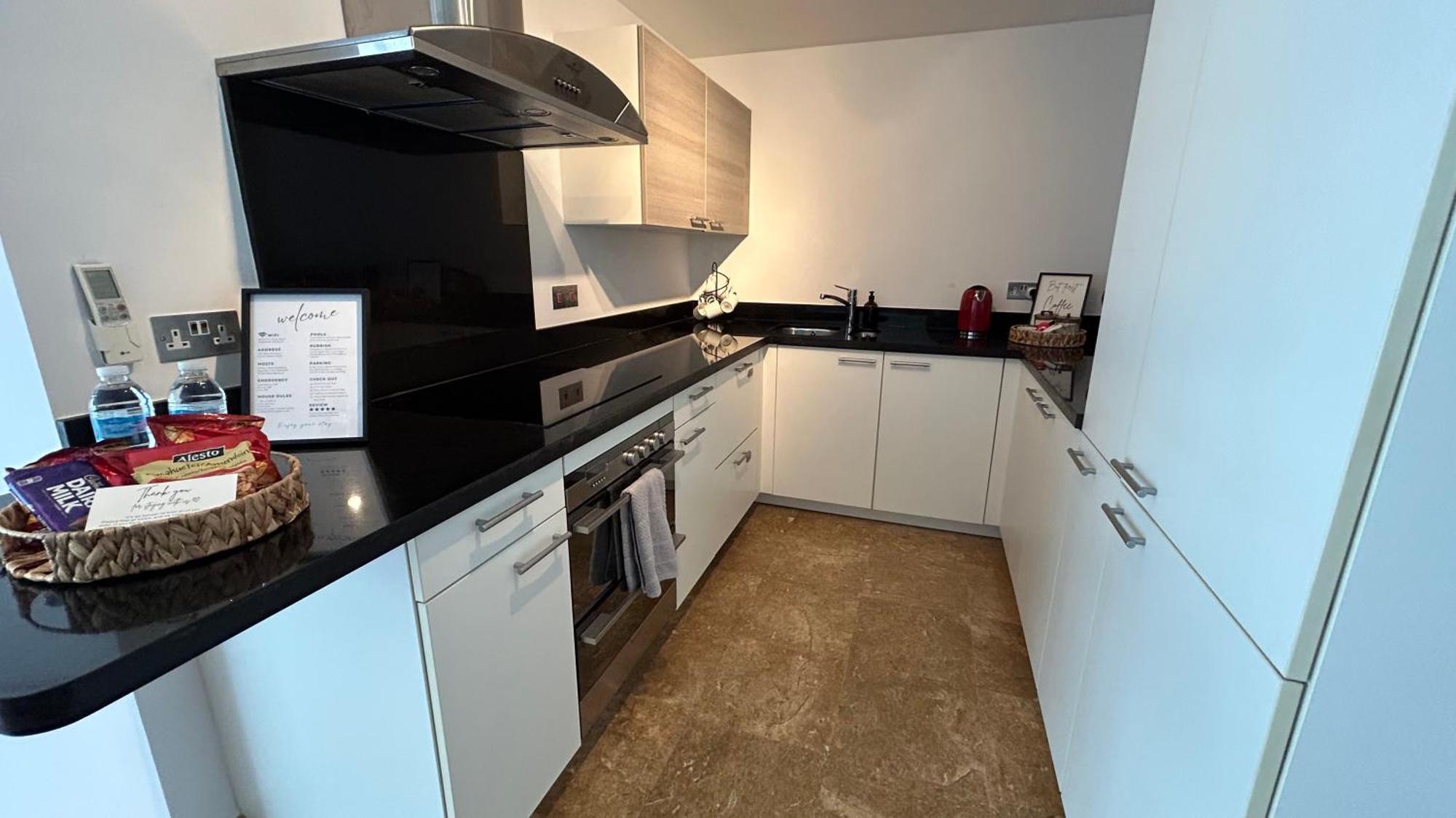 Ocean Village Luxury 2 Bed 2 Bath Apartment - Amazing Views - Pools And Jacuzzis Гибралтар Екстериор снимка