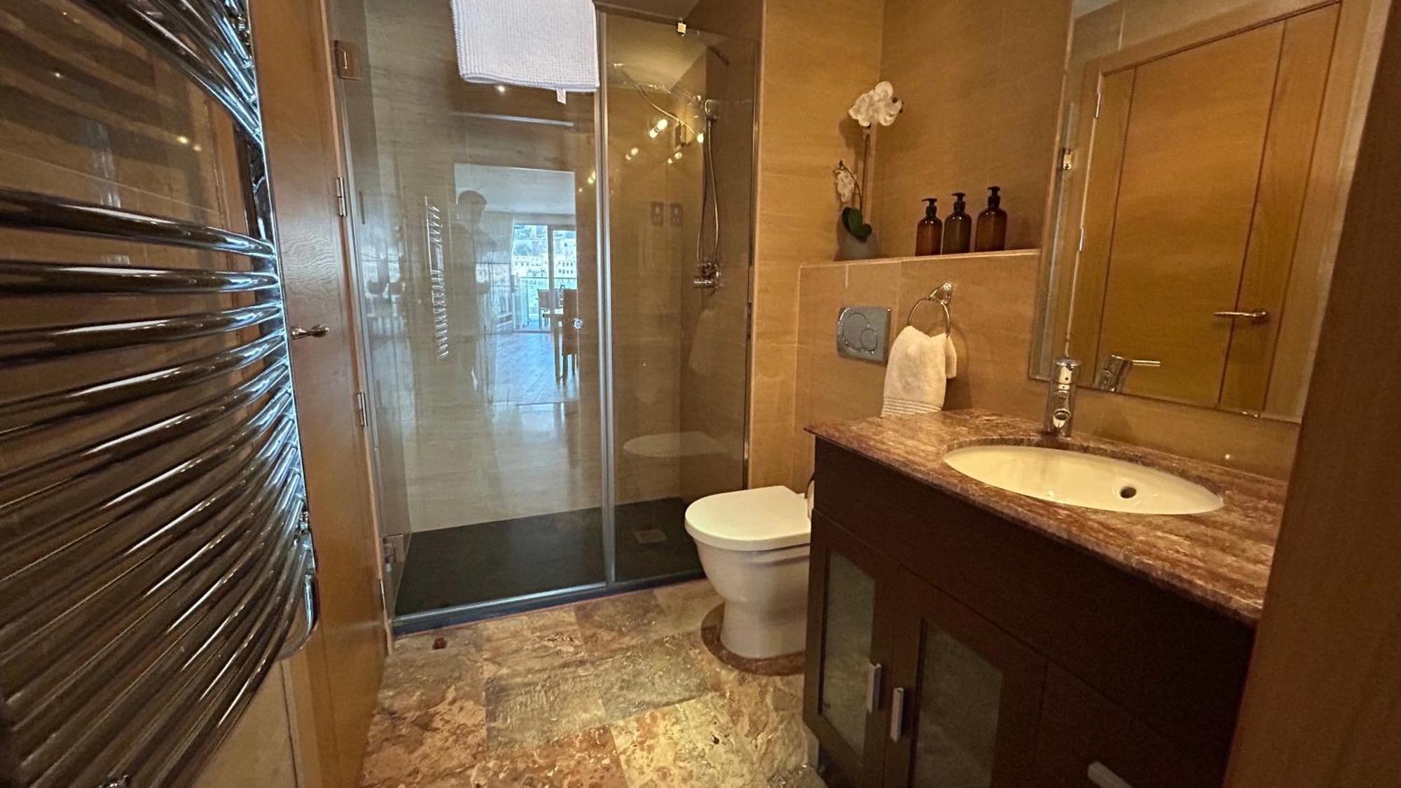 Ocean Village Luxury 2 Bed 2 Bath Apartment - Amazing Views - Pools And Jacuzzis Гибралтар Екстериор снимка